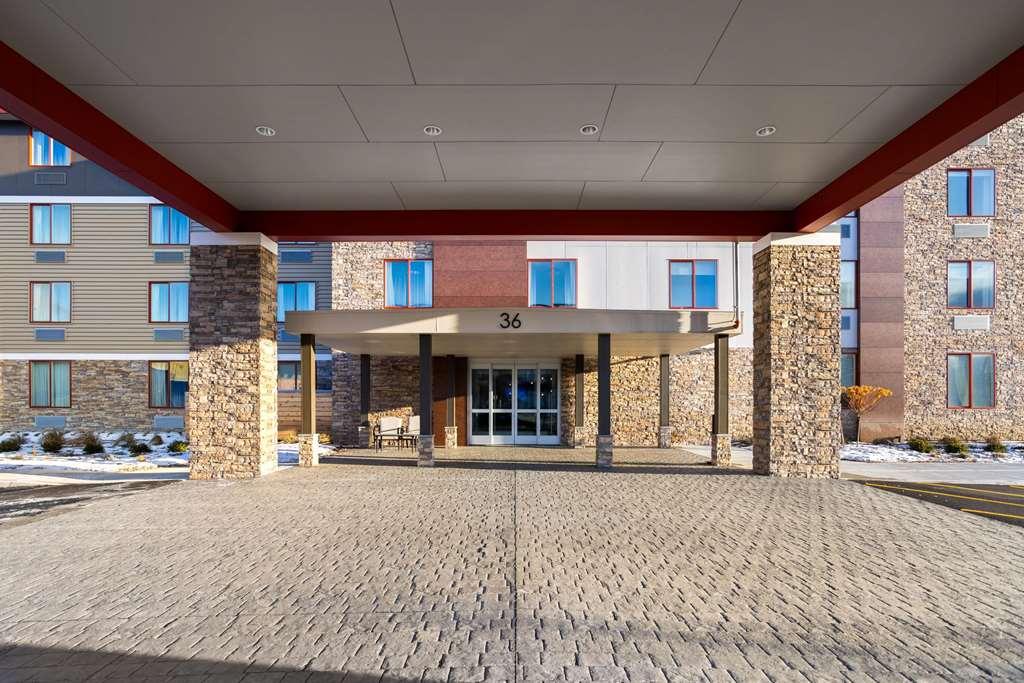 La Quinta Williston/Burlington Hotel Exterior photo